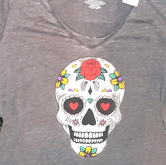 ★NWT★Plus Size GRAYSON THREADS~ 2X~ V-Neck Sugar Skull print Summer T-sh… - Picture 12 of 15
